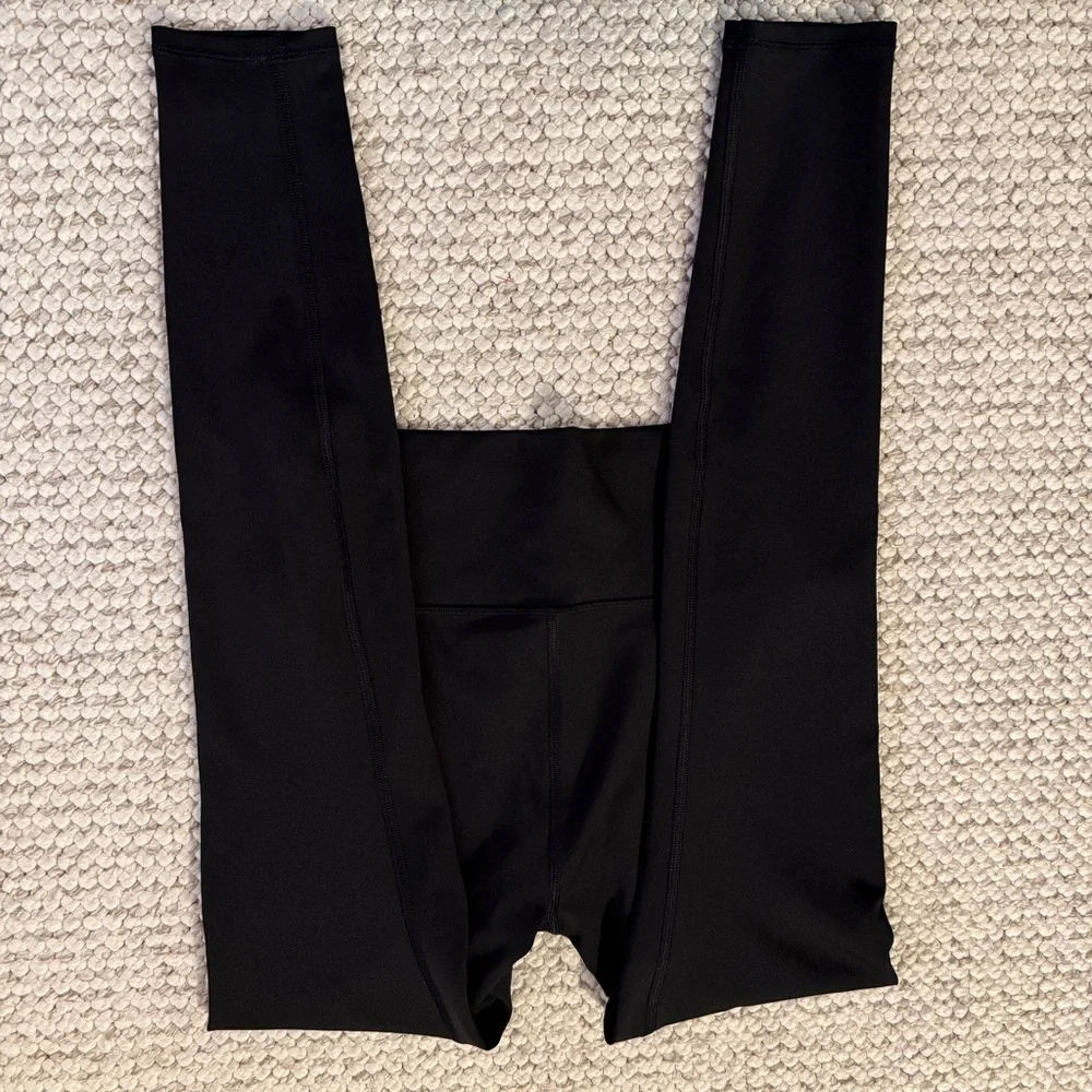 ALO Yoga Black Leggings - Picture 3 of 9